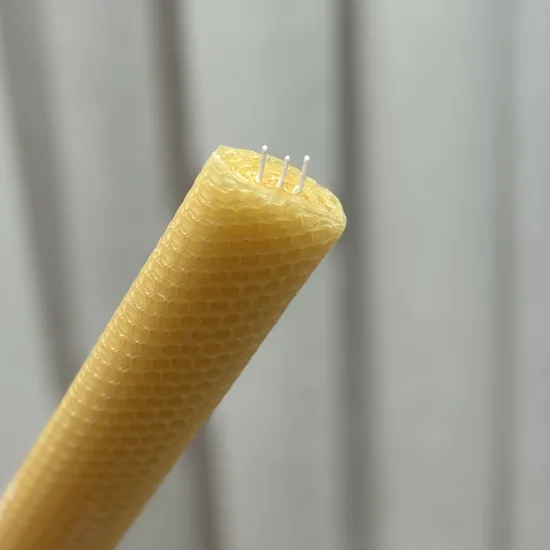 נר הבדלה מהודר משעוות דבורים דגם "כוורת"