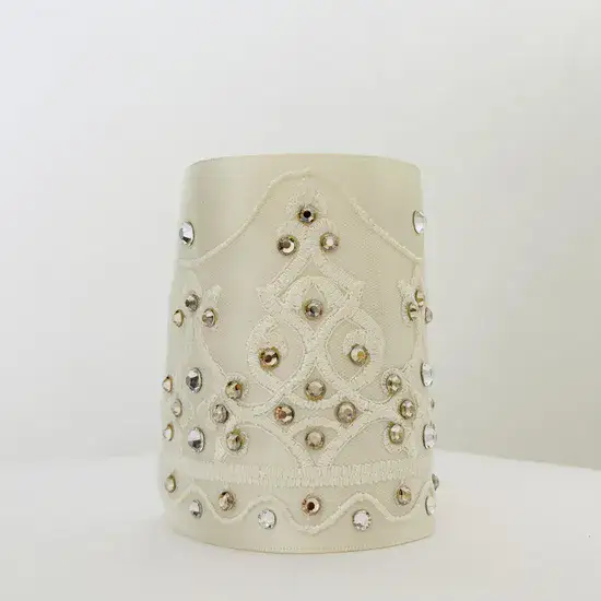 עטרה יוקרתית לטלית משובצת אבני סברובסקי SWAROVSKI דגם "פאר"