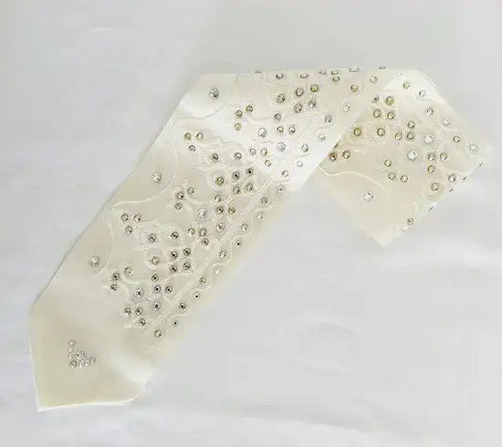 עטרה יוקרתית לטלית משובצת אבני סברובסקי SWAROVSKI דגם "פאר"