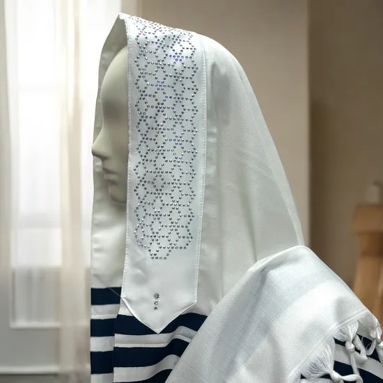 טלית פרימיום לחתן בשילוב אבני סברובסקי SWAROVSKI דגם "הדר"