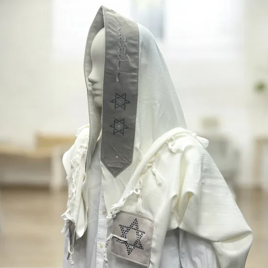 טלית יוקרתית בשילוב אבני סברובסקי SWAROVSKI דגם "בראון"