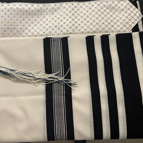 טלית לחתן בשילוב אבני סברובסקי SWAROVSKI דגם "רויאל"