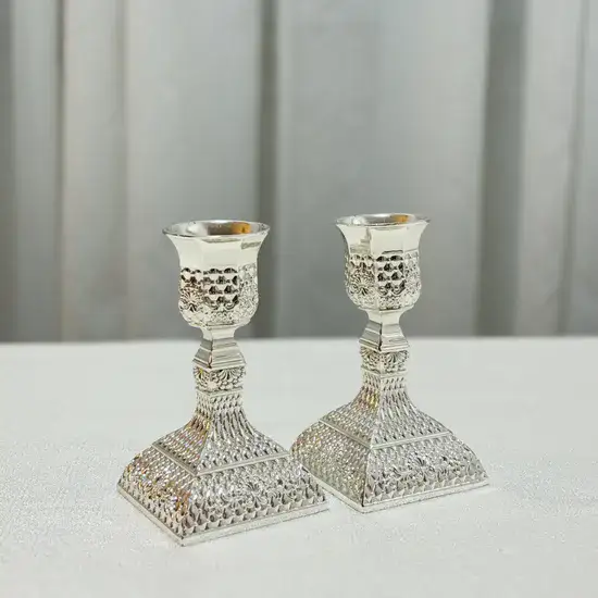 פמוטים מעוצבים, ציפוי כסף אמיתי, בשילוב ריקועים.
